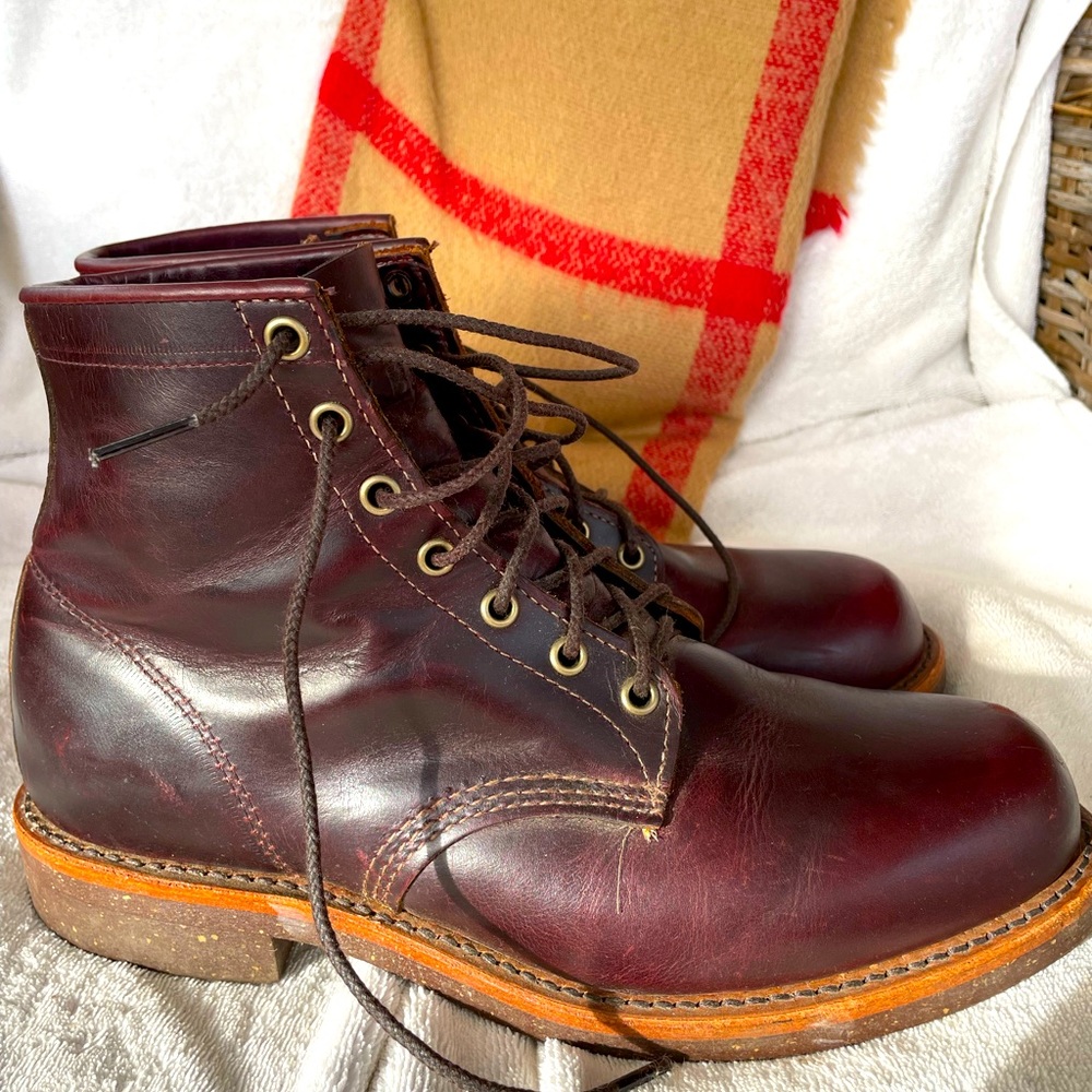 Chippewa work boots in size 9, brown leather, excellent condition